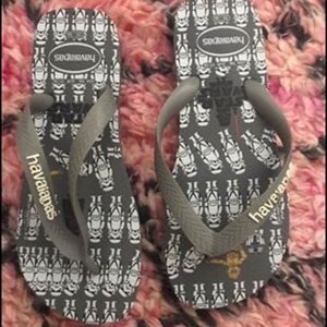 Havianas Star Wars Flip Flops Size 5 (women’s).